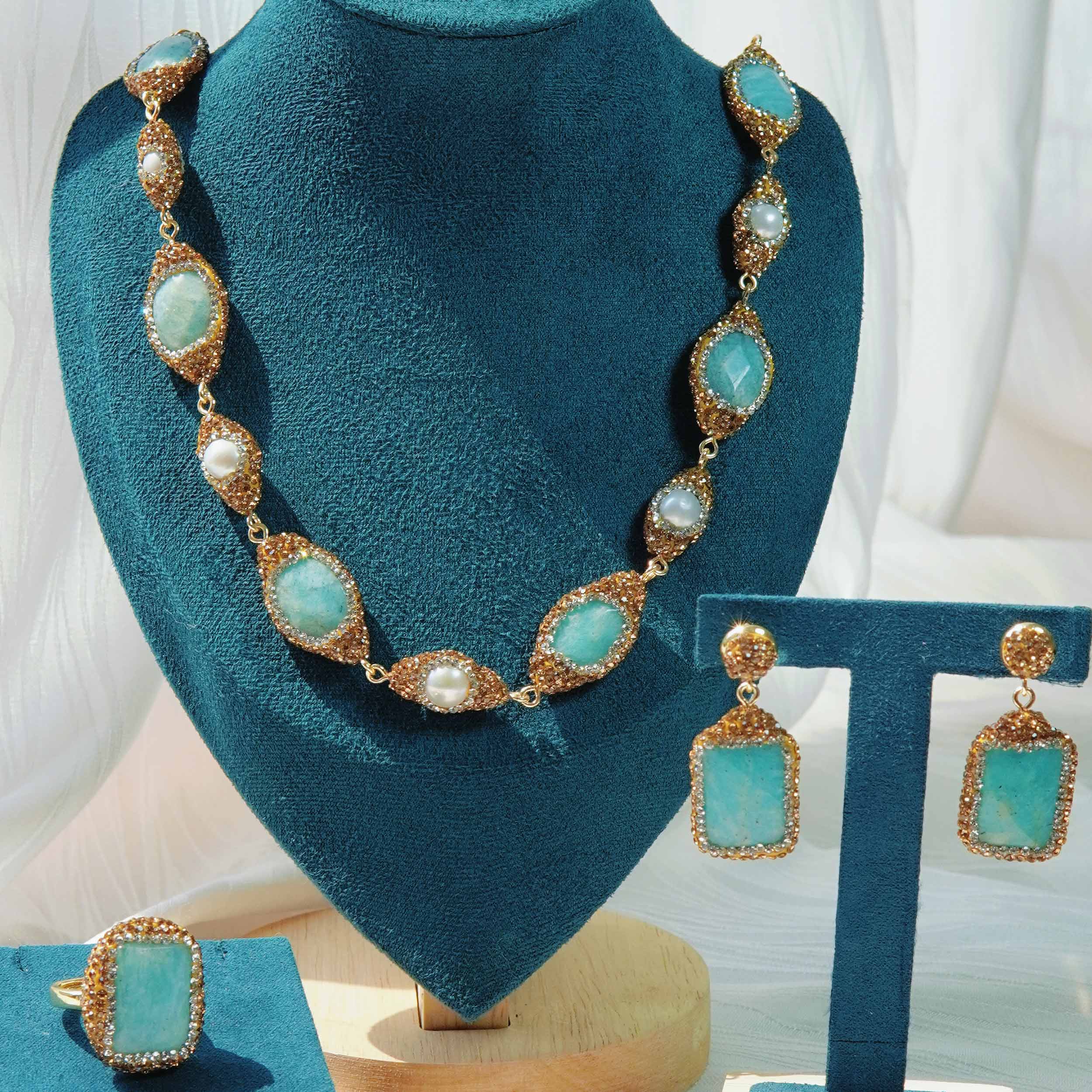 Haipo natural Tianhe stone energy jewelry set is a light and luxurious necklace with high design sense of natural freshwater pearls.