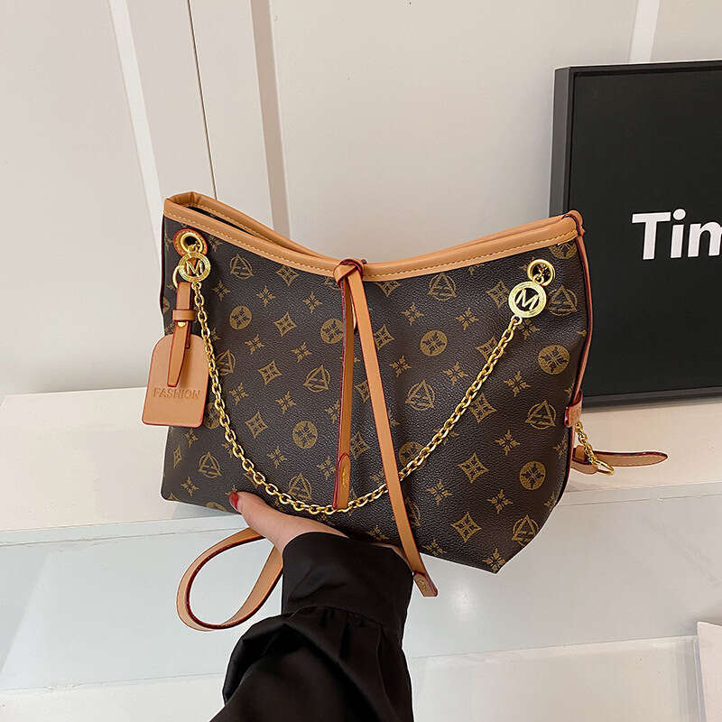 High-end Large Capacity for Women 2025 New Versatile Chain Commuter Tote Fashion Single Shoulder Crossbody Bag