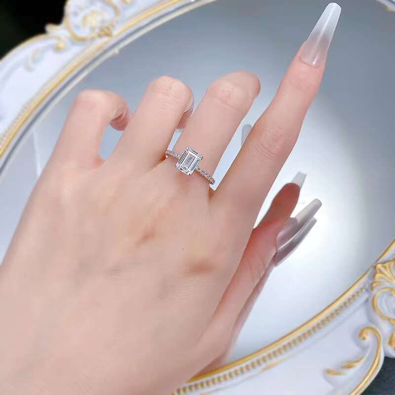 Wholesale 925 Sterling Silver Jewelry 2ct D Color Emerald Cut Moissanite Diamond Women Wedding Silver Ring for Birthday Gift