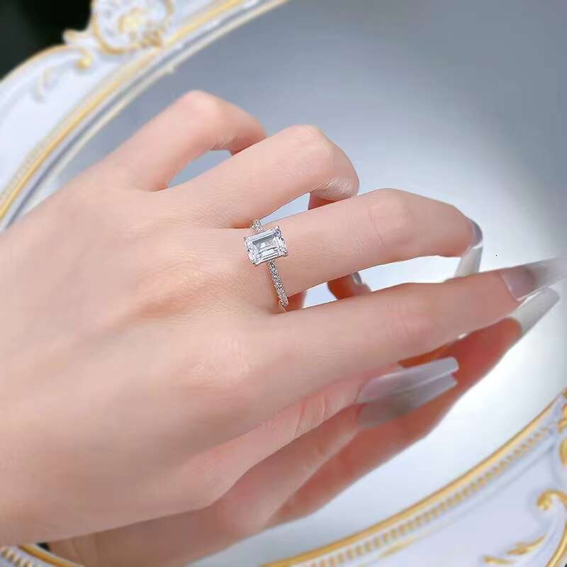 Wholesale 925 Sterling Silver Jewelry 2ct D Color Emerald Cut Moissanite Diamond Women Wedding Silver Ring for Birthday Gift