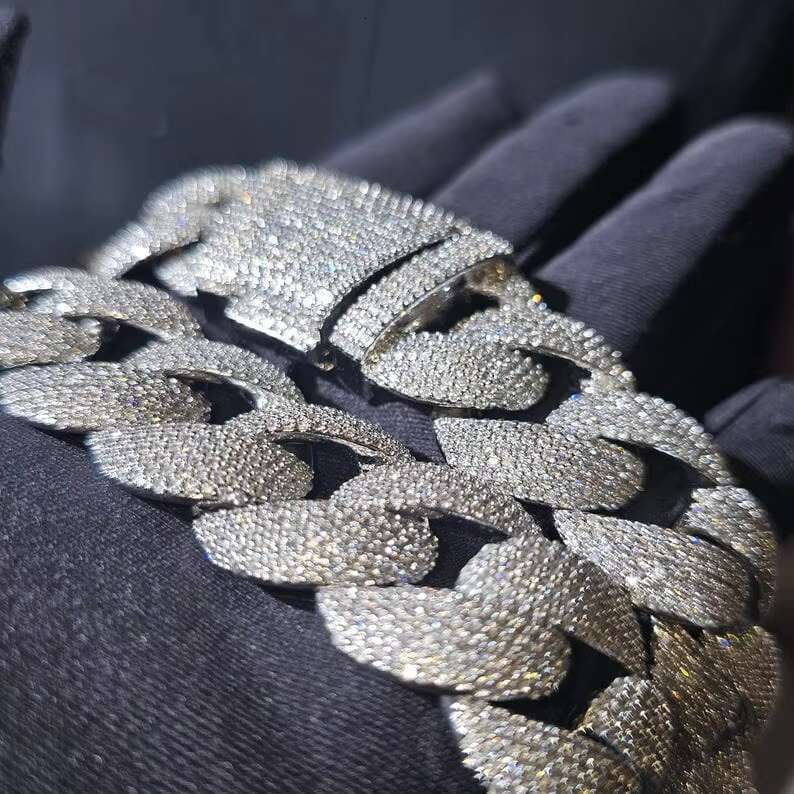 Luxurious Iced out Moissanite Diamond Cuban Link Chain for Hip Hop Rappers for Engagement Party Wedding Anniversary or Gift