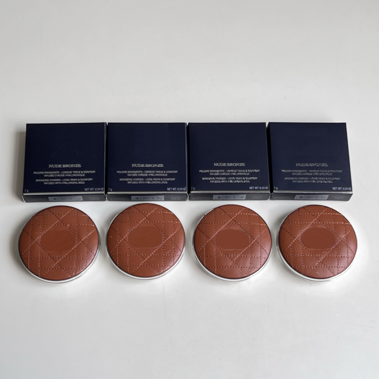 New Arrive Top Quality Designer Face Pressed Powder Nude Bronze Poudre PU Leather Surface Oil-Control Face Makeup Powder Silk Smooth Makeup Setting Powder