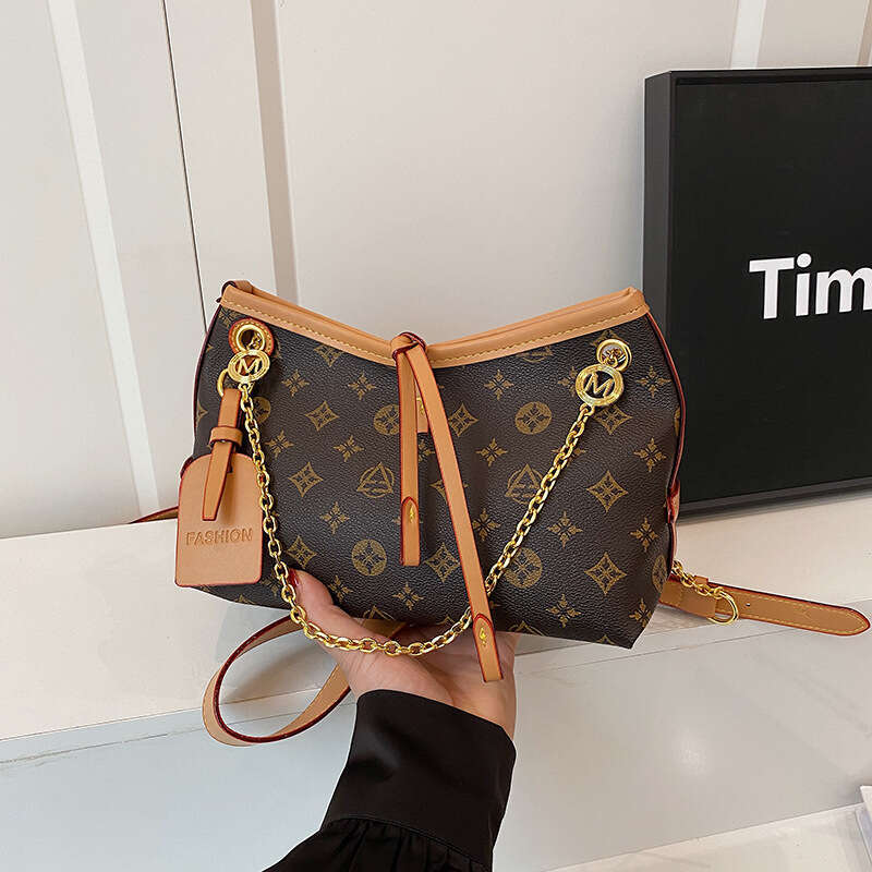 High-end Large Capacity for Women 2025 New Versatile Chain Commuter Tote Fashion Single Shoulder Crossbody Bag