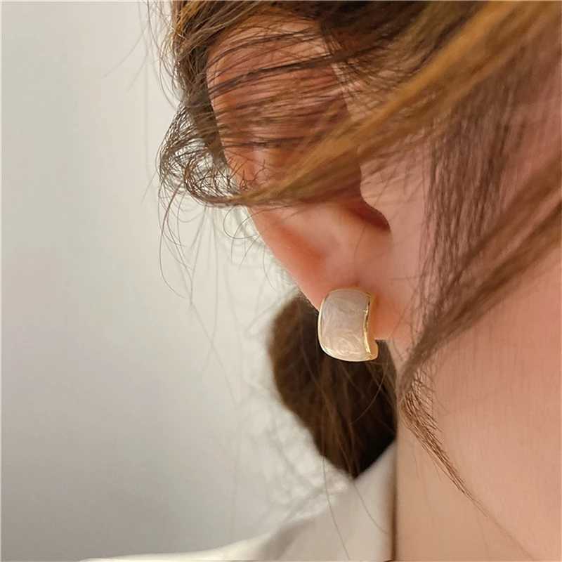Trendy Chic Enamel C-shaped Womens Stud Earrings Red Green Pink Color Small Earrings for Girls aretes de mujer 2025 new in M250630