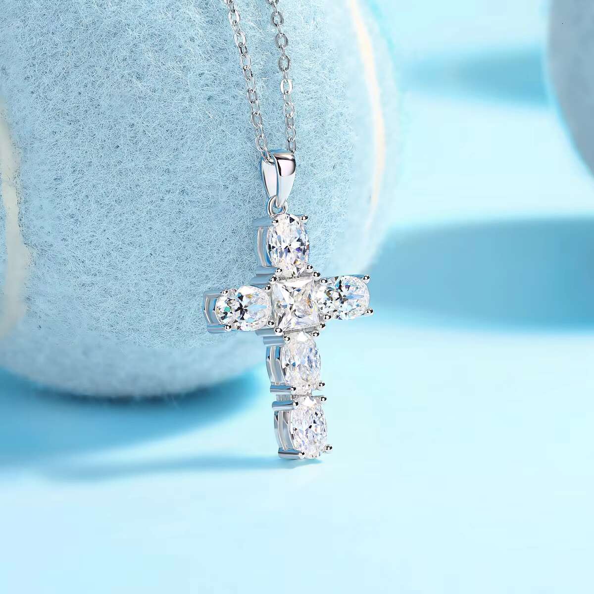 Asymmetric Moissanite Cross Pendant Necklace 925 Silver Sparkling Moissanite Jewelry for Gift Wedding Anniversary Fashion Style