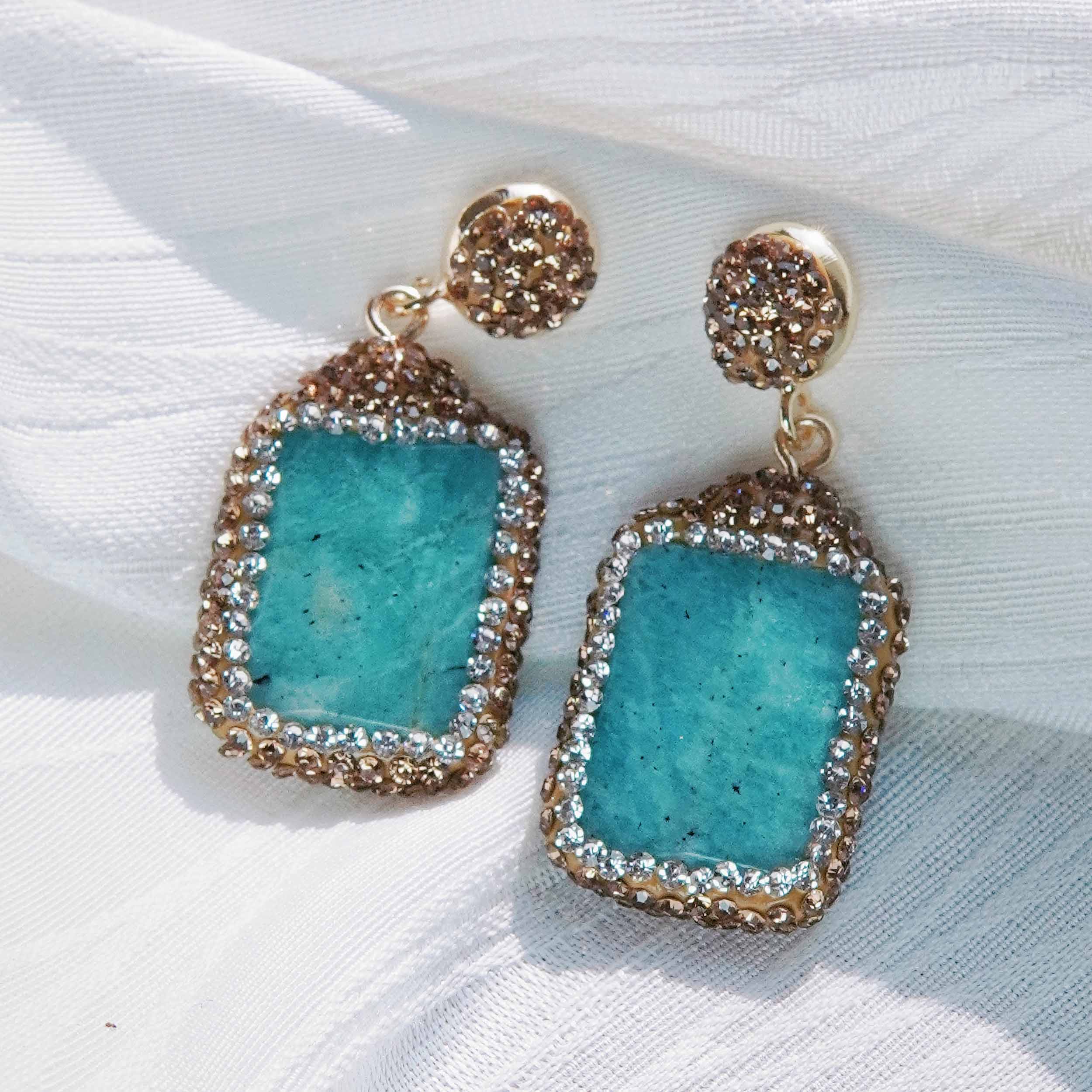 Haipo natural Tianhe stone energy jewelry set is a light and luxurious necklace with high design sense of natural freshwater pearls.