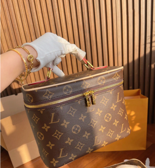 Designer Lady Cosmetic Bags Fashion Makeup Bag Women Designers Toiletry Travel Pouch Purses High Quality Make up Handbags