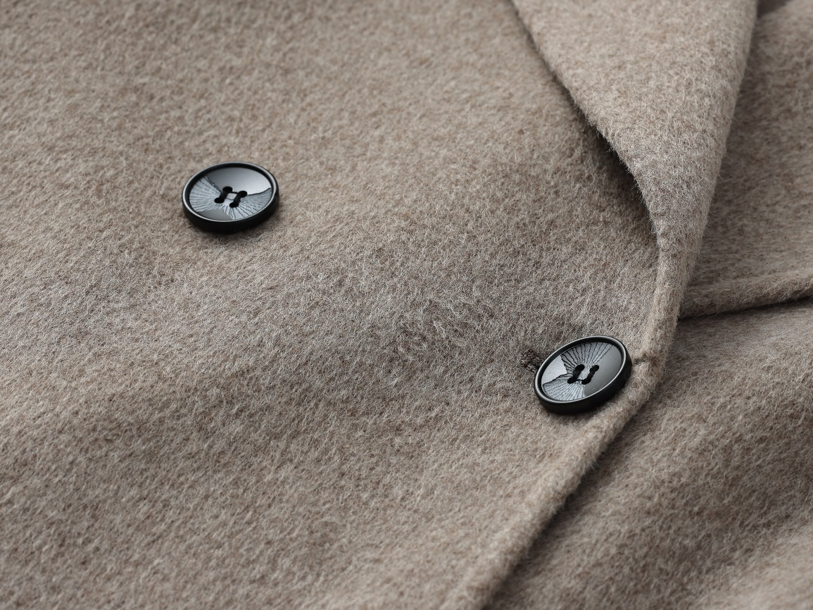 Double-Layered Womens Long-Wool Coat: Stylish & Insulating Winter Outfit