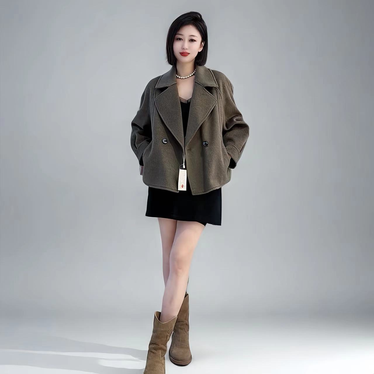 Double-Layered Womens Long-Wool Coat: Stylish & Insulating Winter Outfit
