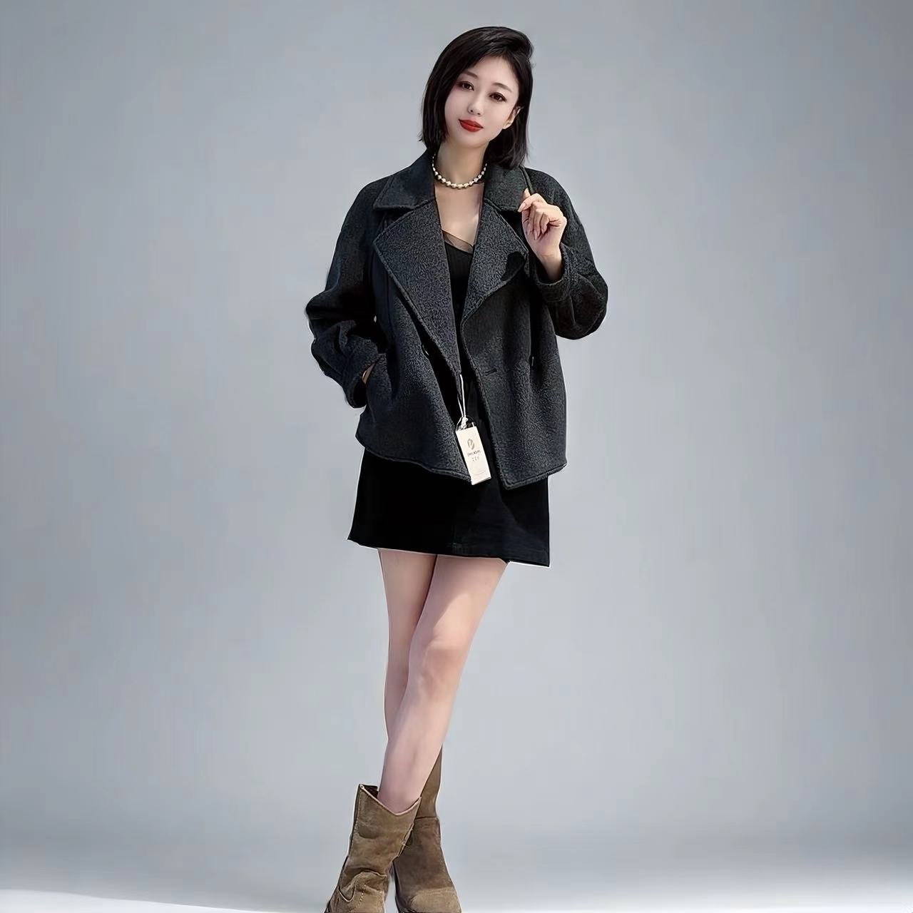 Double-Layered Womens Long-Wool Coat: Stylish & Insulating Winter Outfit