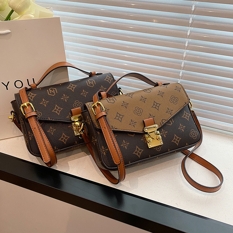 Free Shipping 2025 New Designer Bag High-end Niche Design Women's Shoulder Bag Crossbody Retro Versatile Handbag Premium Small Square Bag