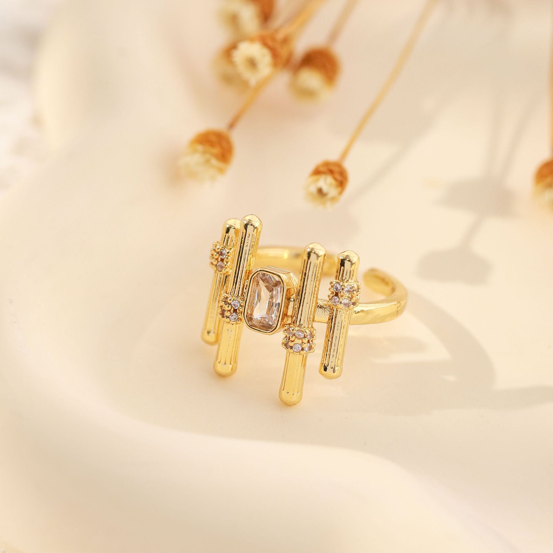 Free shipping designer jewelry Design INS Copper Plated 18K Gold Zircon Geometric Ring for Women Simple Personality Minimalist Style Open Ring