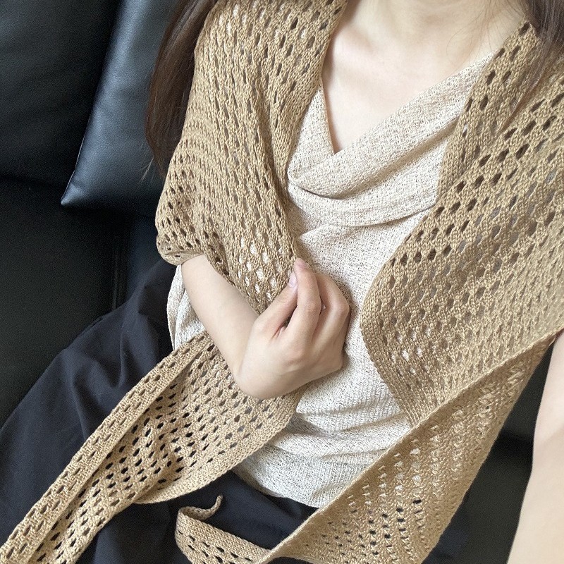 V34428 knitted hollow solid color shawl female 2025 new air-conditioned room all-match neck protection sunscreen triangle scarf fashionable scarf
