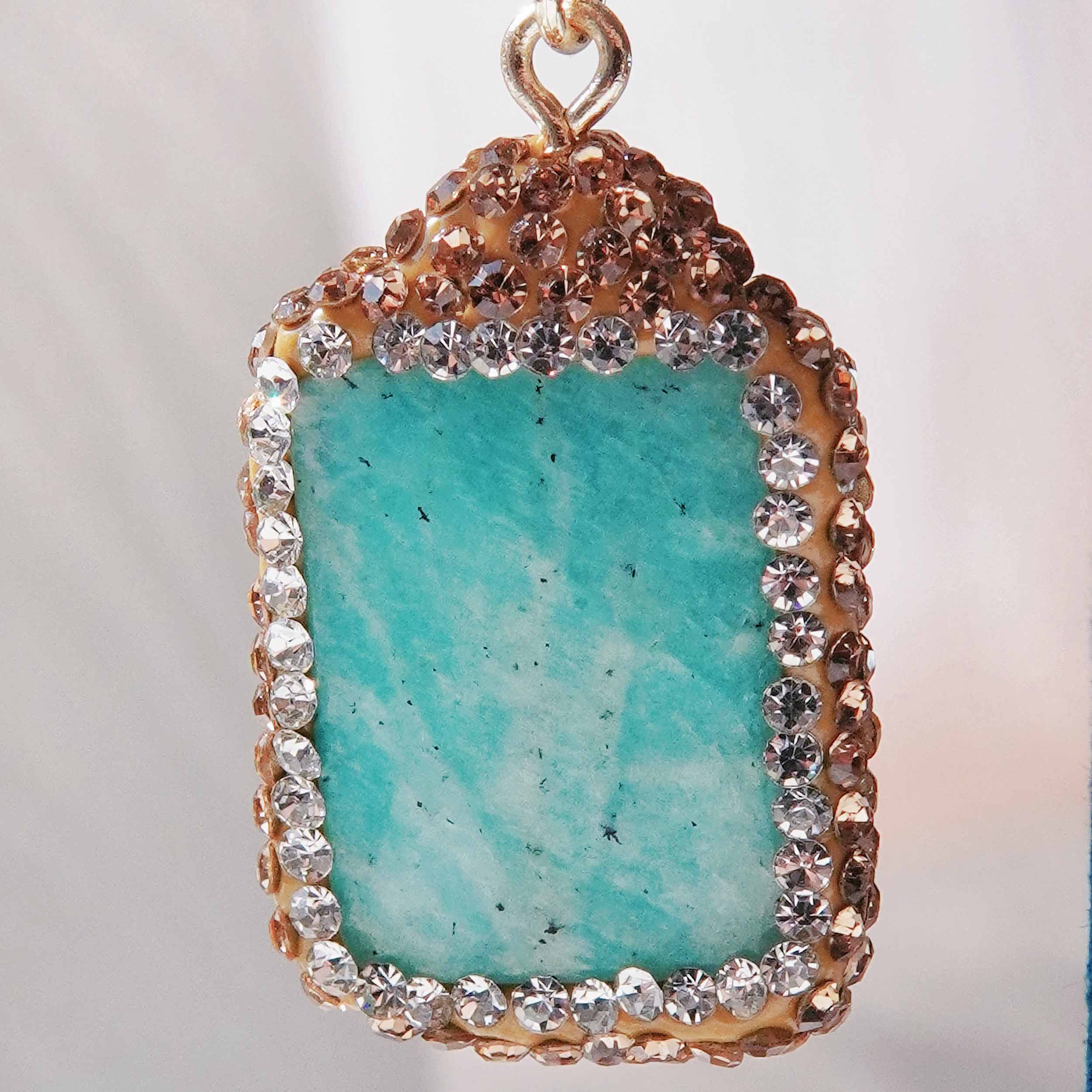 Haipo natural Tianhe stone energy jewelry set is a light and luxurious necklace with high design sense of natural freshwater pearls.