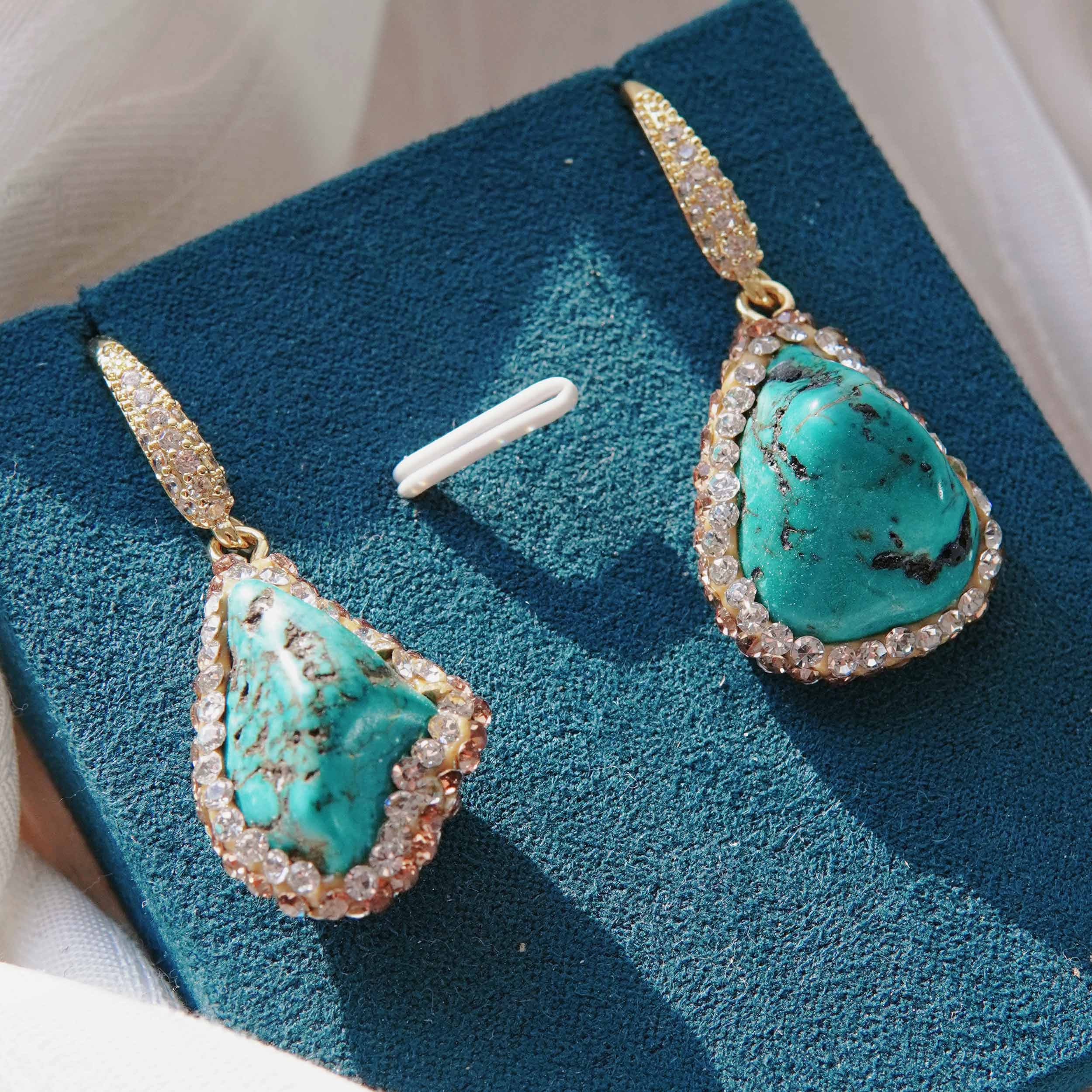 Lingyun Department Peony Turquoise Energy Jewelry Set Lightweight and Luxury Shell Powder Pressing Design Turquoise Ring Earrings Necklace Earrings Ne