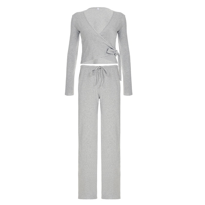 Relaxed Athletic Style Lounge Wear - Cozy Matching Sweater Blouse with Elastic Bottom Jogger Pants