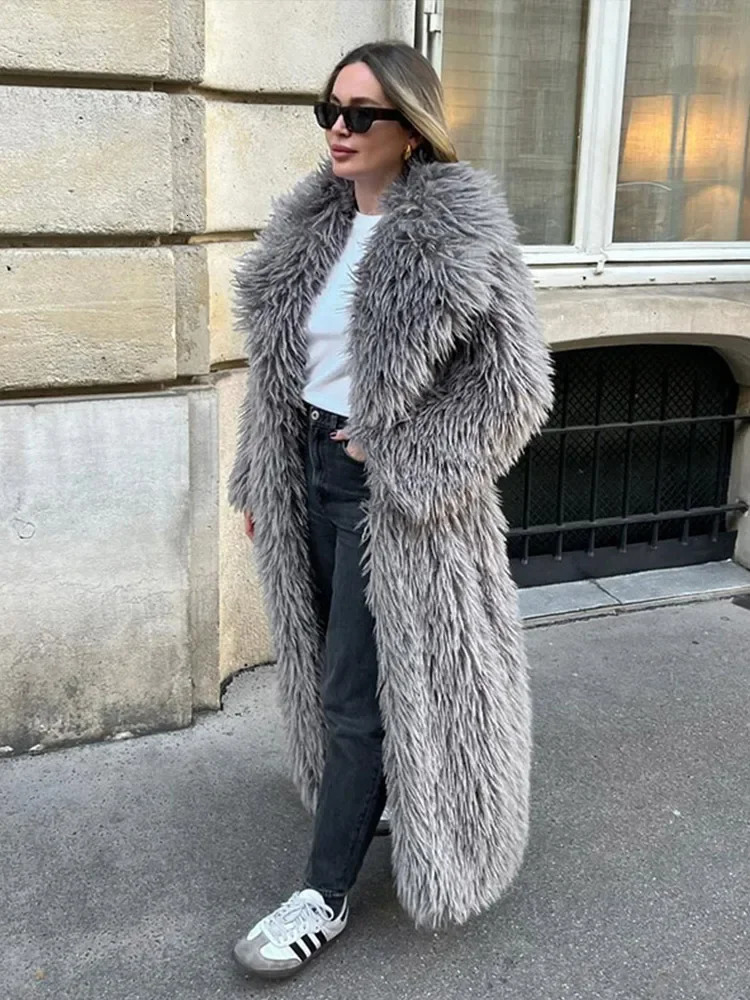 Winter Faux Fur Long Coat Women Vintage Full Sleeve Pocket Lapel Thicken Warm Outwear Female Fashion Urban Streetwear Lady 251029