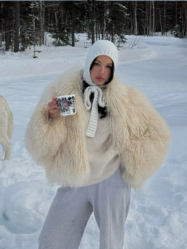Women White Fluffy Short Fur Coat Luxurious Solid Full Sleeves Round Neck Coat Chic 2025 Warm Winter Street Outerwears 250930