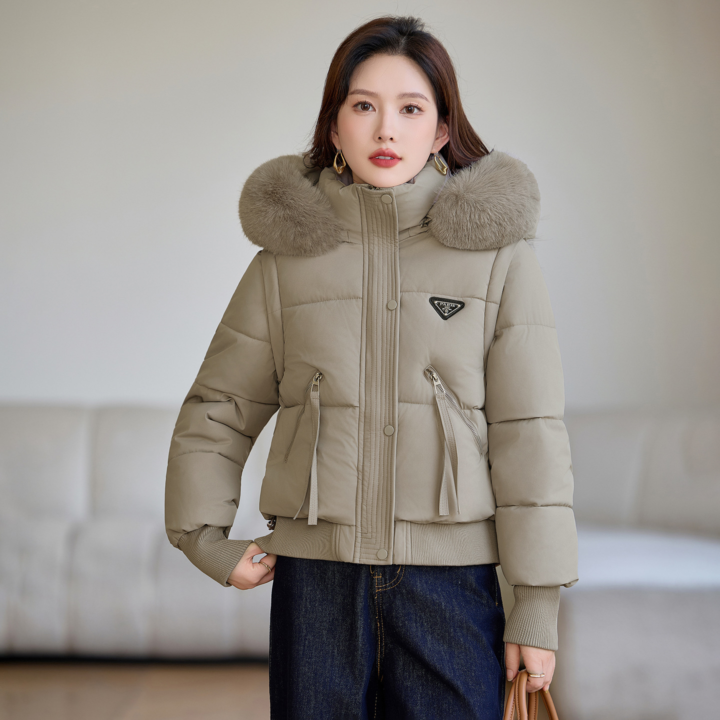 Winter Designer women's coat New Women's Short Puffer Jacket, American Style Hooded Winter Coat with Faux Fur, Thickened Loose Fit Outerwear