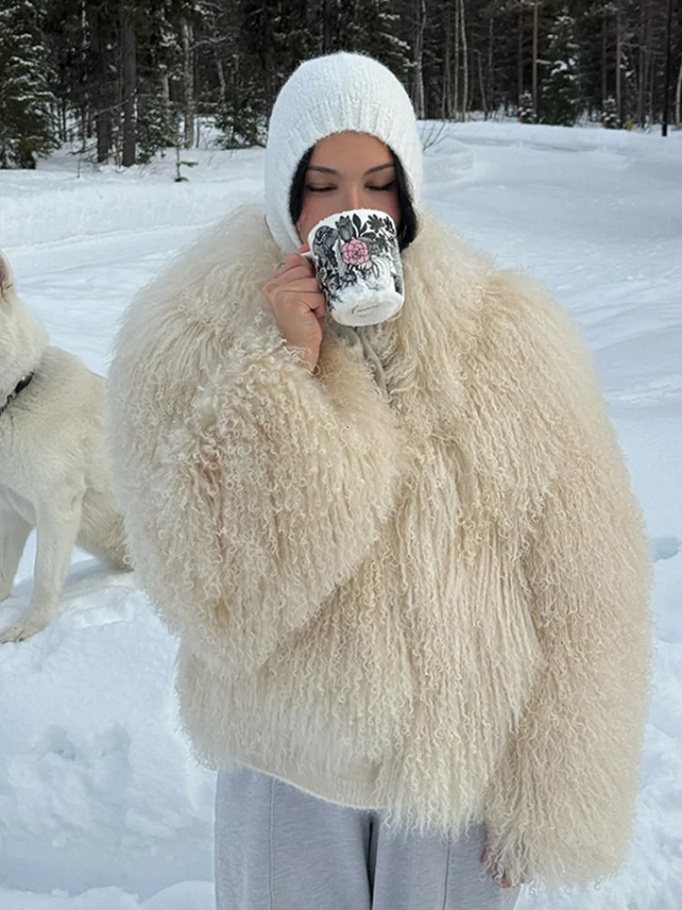 Women White Fluffy Short Fur Coat Luxurious Solid Full Sleeves Round Neck Coat Chic 2025 Warm Winter Street Outerwears 250930