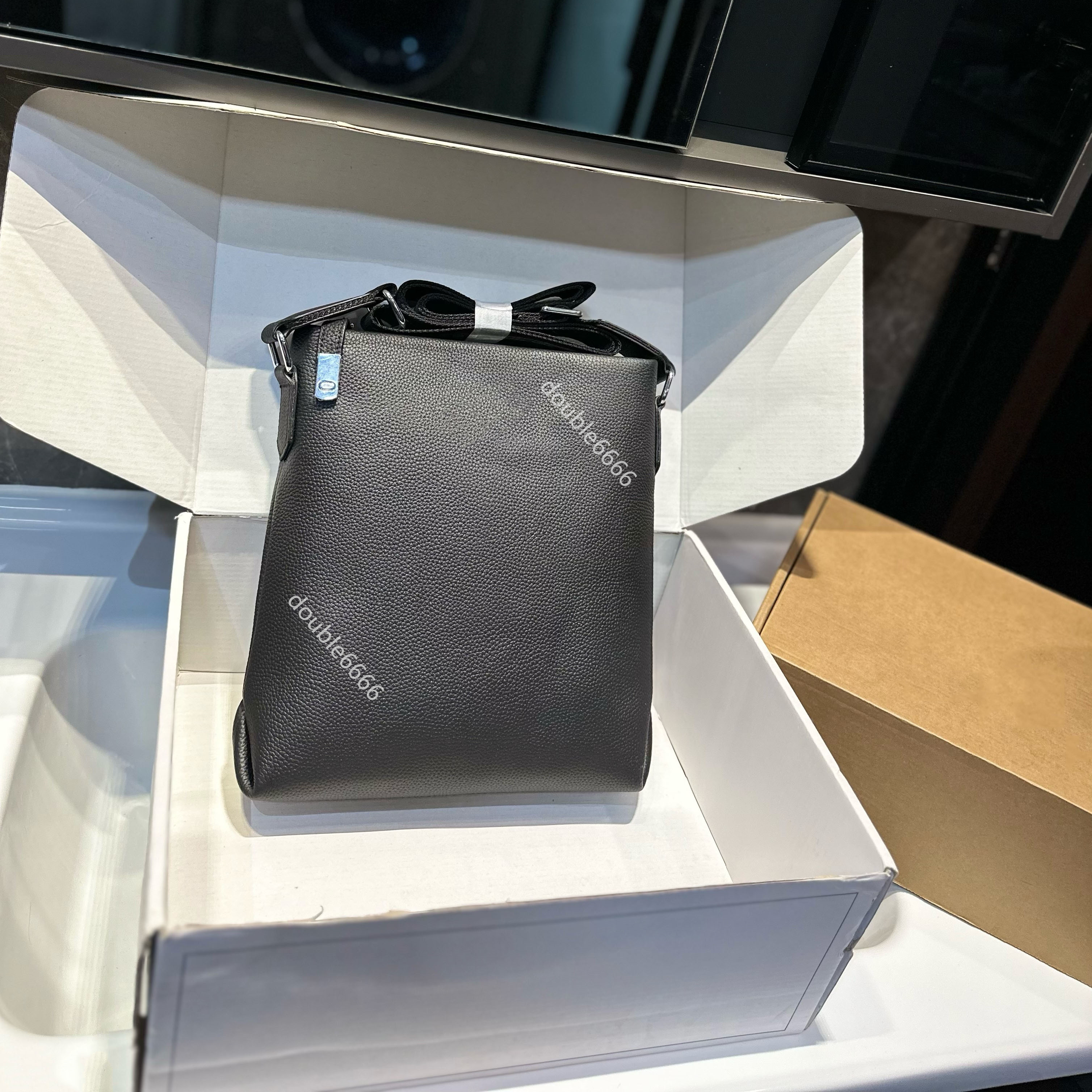 7A quality Men's leather shoulder bag designer crossbody bag luxury messenger bag fashion travel bag sports bag phone bag cycling bag daily casual bag postman bag