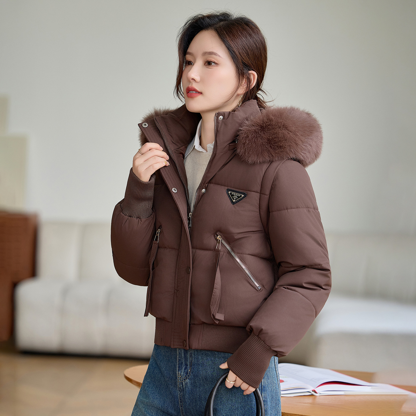 Winter Designer women's coat New Women's Short Puffer Jacket, American Style Hooded Winter Coat with Faux Fur, Thickened Loose Fit Outerwear