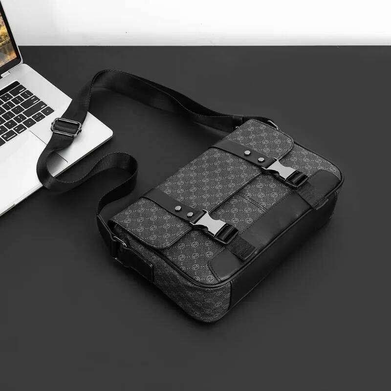 Hot Selling Fashion Hasp Plaid Print Men's Crossbody Large Capacity Shoulder Messenger Bag For Men Satchels Designer Bags