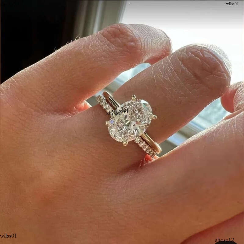 Oval Cut 2.00ct D-VVS1 Silicon Stone Interlocking Split Shank Diamond Ring