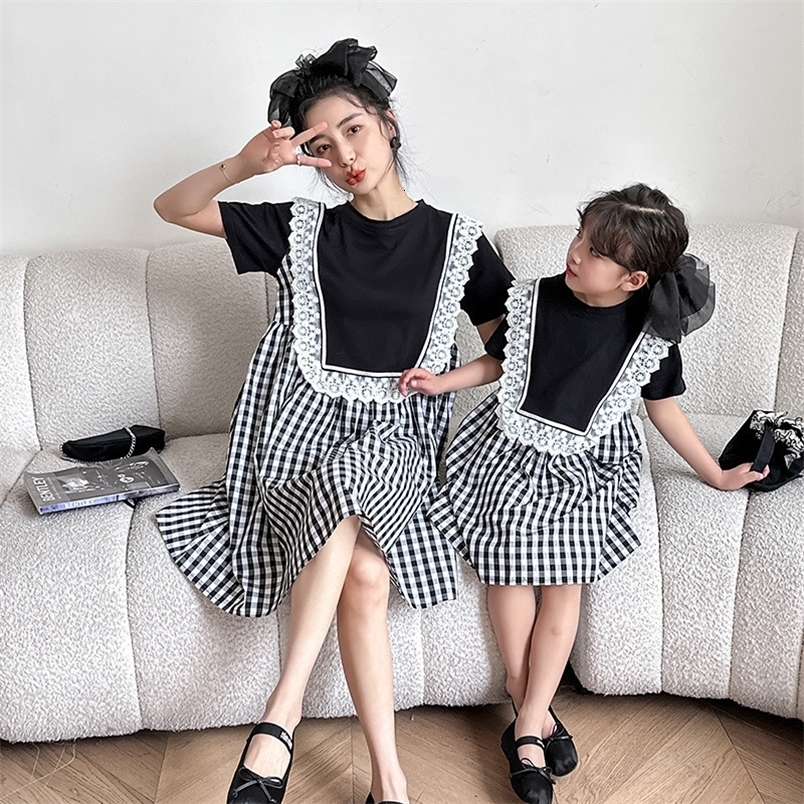 Family Matching Outfits Girls' plaid lace dress summer parent-child outfit westernized thin casual mother's dress 230421