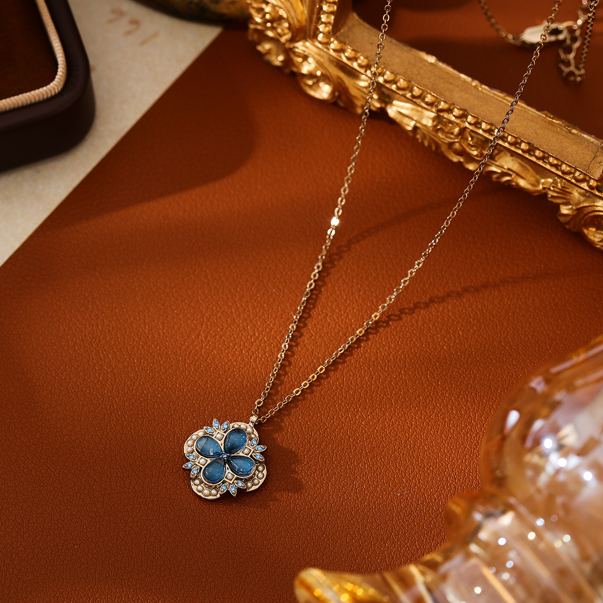 High-End Four-Leaf Clover Inlaid for Women, Minimalist Style, Niche Design, Exquisite Light Full Dia Sea Blue Zircon Necklace