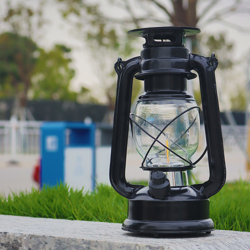 The new solar-powered horse lantern, an antique outdoor camping lamp with a data cable and a classical iron shell lighting lamp ddmytues