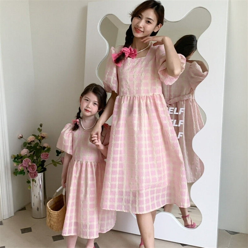Family Matching Outfits Summer Matching Outfits for The Family Mother Kids Girls Plaid Dress Mother Daughter Matching Clothes Baby Girl Clothes 230421