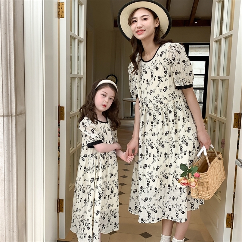 Family Matching Outfits Matching Mother and Daughter Dresses Equal Elegant French Mum and Baby Girls Same Short Sleeve Dress Women Summer Clothing 230
