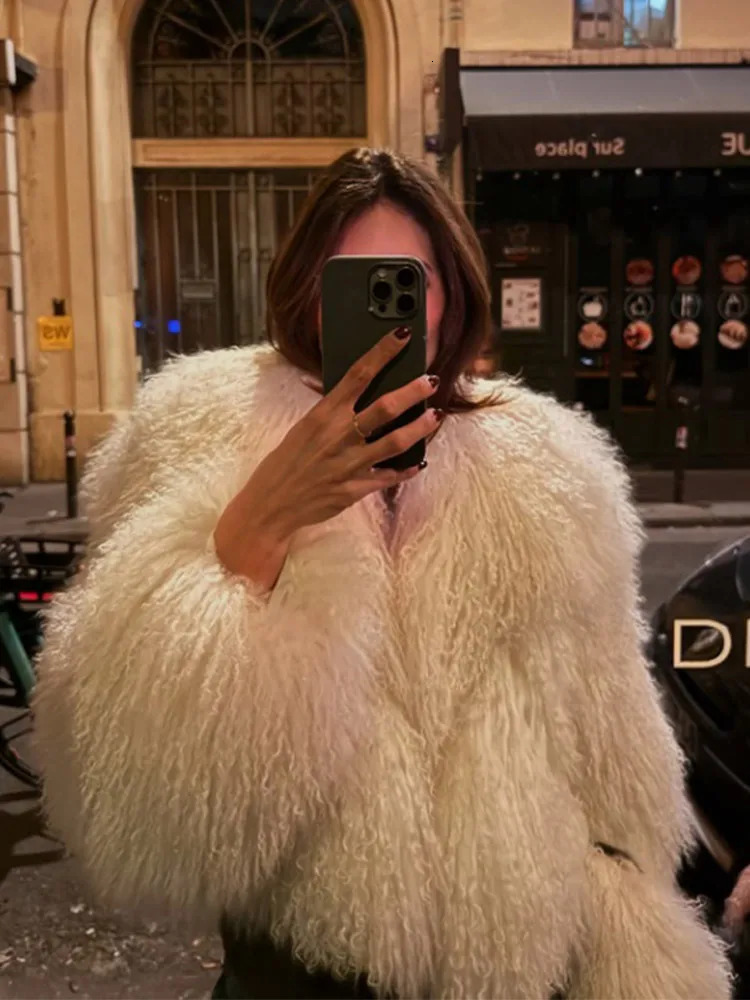 Women White Fluffy Short Fur Coat Luxurious Solid Full Sleeves Round Neck Coat Chic 2025 Warm Winter Street Outerwears 250930