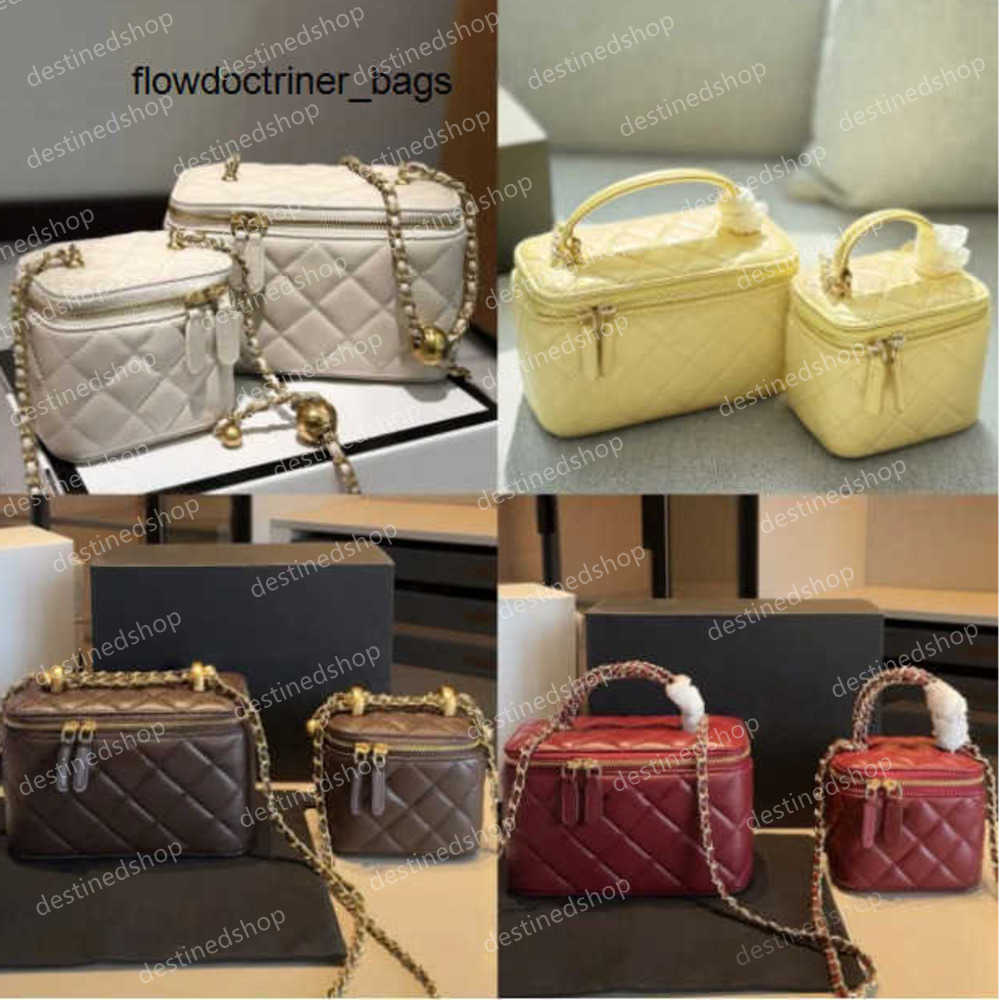 Designer Vanity Bag with Mirror Cosmetic Bags Chain Strap Crossbody Bag High Quality Leather Bag Womens Make Up Case Small Handbag Mini Small Makeup Bag Vanity Case 9A