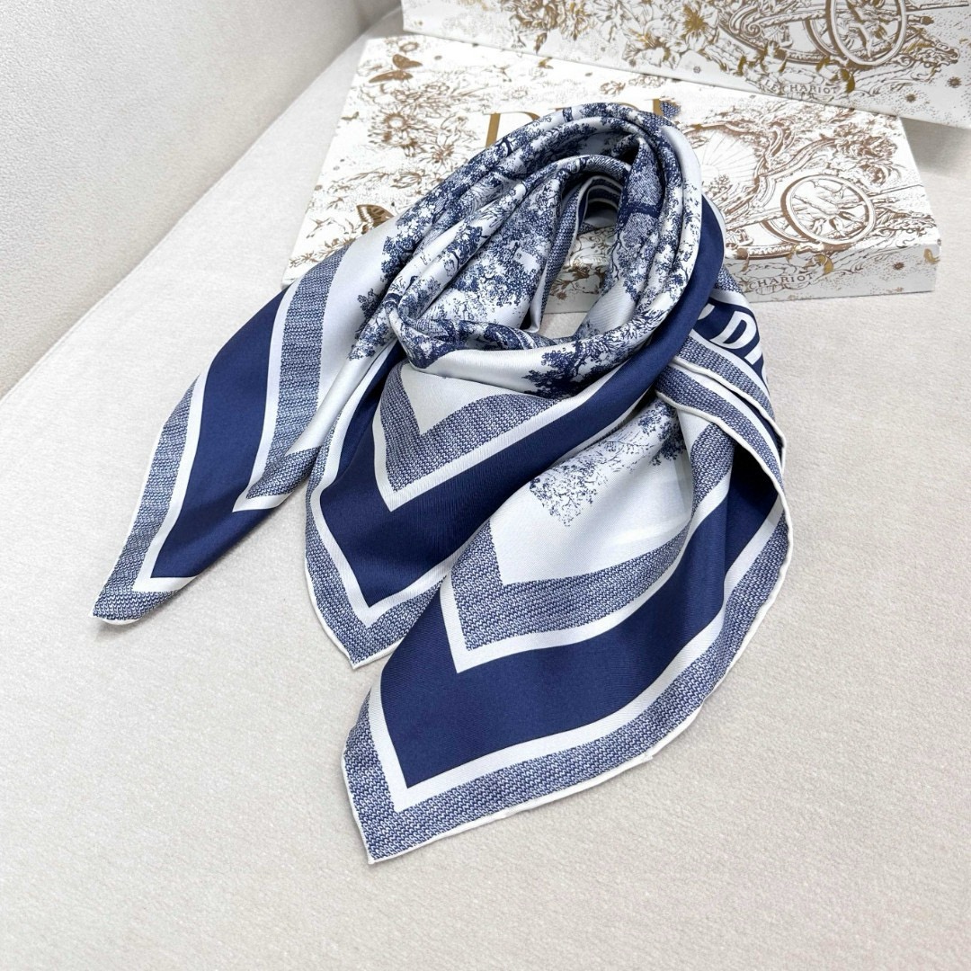 D* printed square scarf 18mm top quality silk double-sided same color scarf decorated with hand-curled edges, can be tied around the neck or used as a
