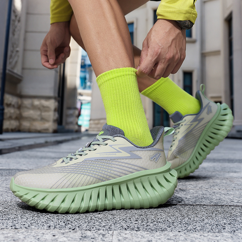 Designer shoes for both men and women, high-quality thick-soled comfortable flying mesh casual shoes, lightweight cushioning sports running shoes Free