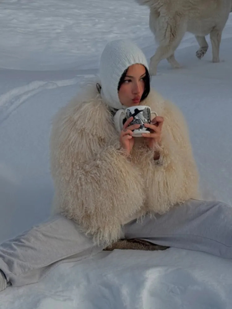 Women White Fluffy Short Fur Coat Luxurious Solid Full Sleeves Round Neck Coat Chic 2025 Warm Winter Street Outerwears 250930