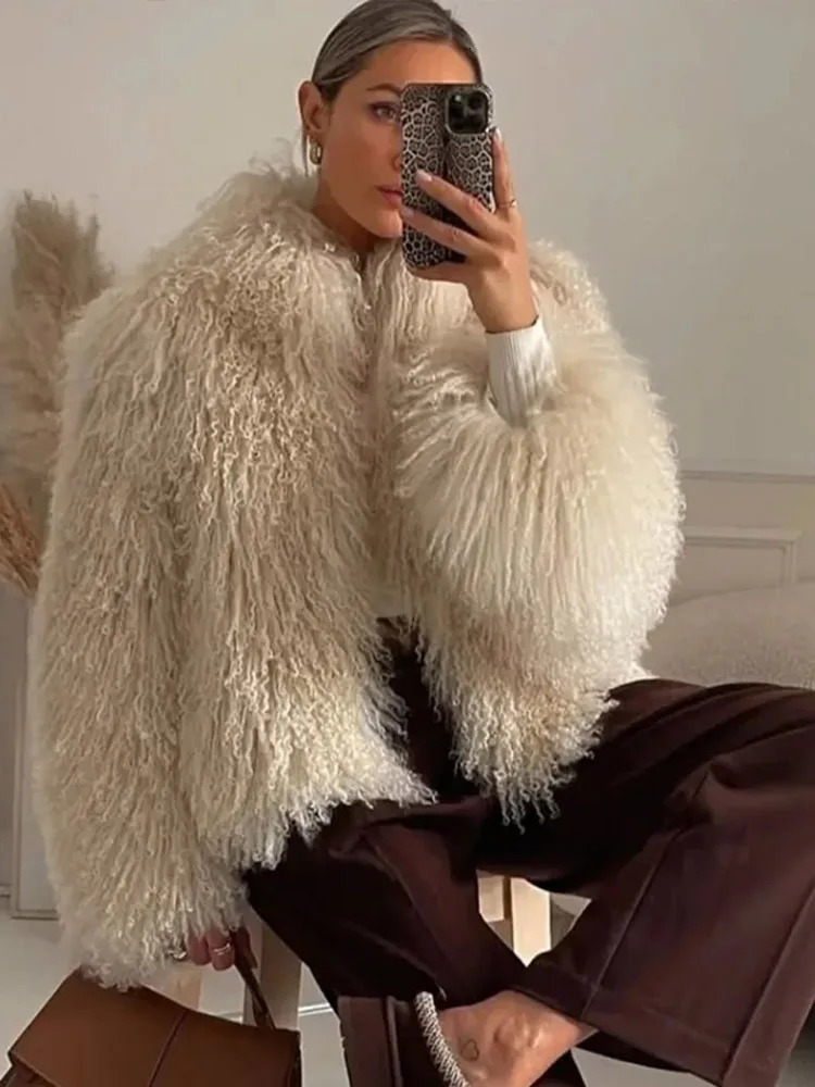 Women White Fluffy Short Fur Coat Luxurious Solid Full Sleeves Round Neck Coat Chic 2025 Warm Winter Street Outerwears 250930