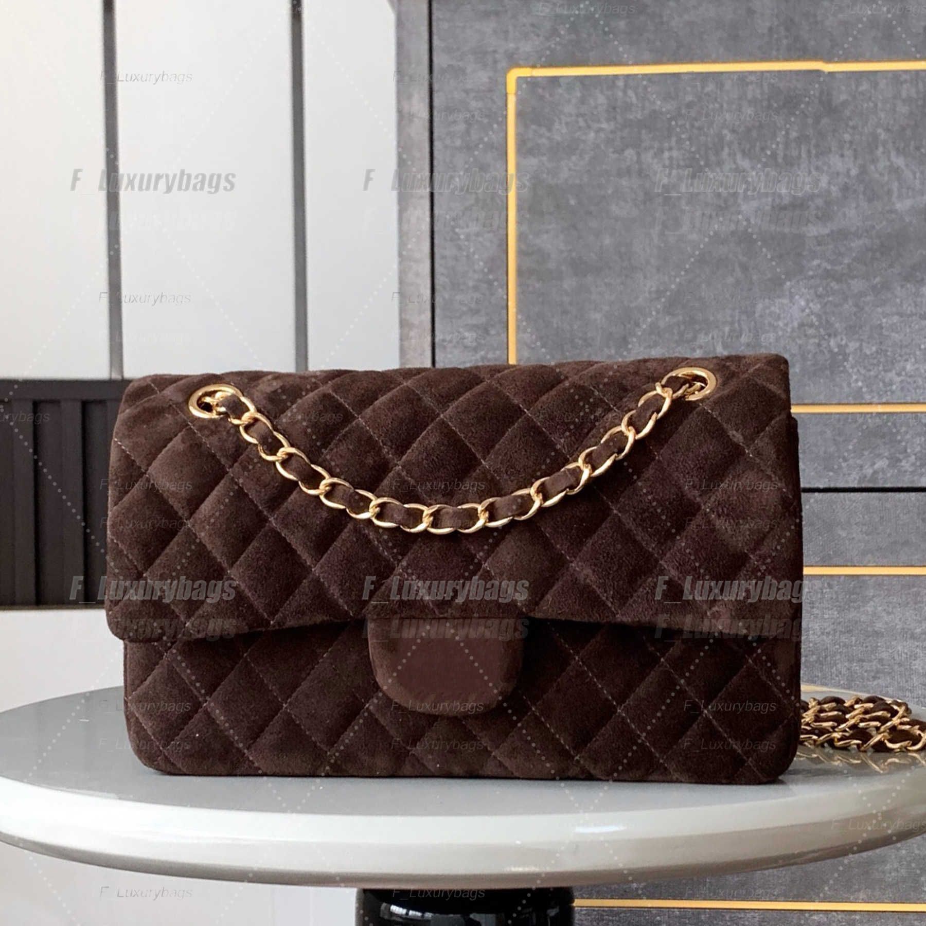 Shoulder Bags Suede Classic Handbag Luxury Designer Flap Shoulder Bag with Chain Golden Hardware Zipper Pocket Turn Lock Closure Hobo Bag Metal Chain Cowhide