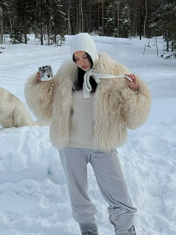 Women White Fluffy Short Fur Coat Luxurious Solid Full Sleeves Round Neck Coat Chic 2025 Warm Winter Street Outerwears 250930