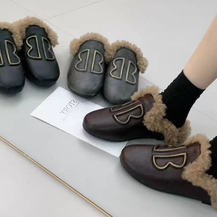 Designer shoes free shipping Soft leather lamb wool thick soled slippers for women fashionable casual shoes for outdoor wear black brown grey