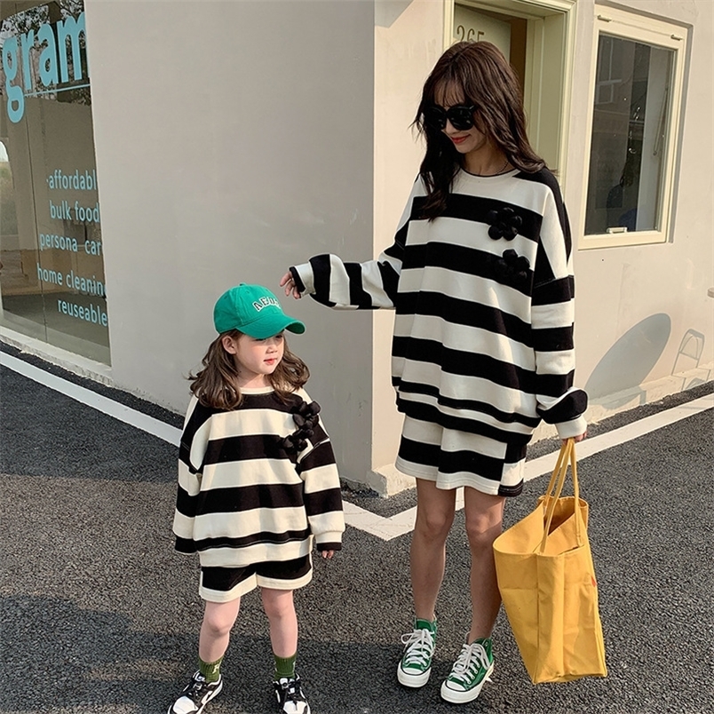 Family Matching Outfits Mom Daughter Matching Outfits Mother And Baby Girls Clothes Set Korean Fashion Parent-Child Spring Autumn Clothing Suit 230506