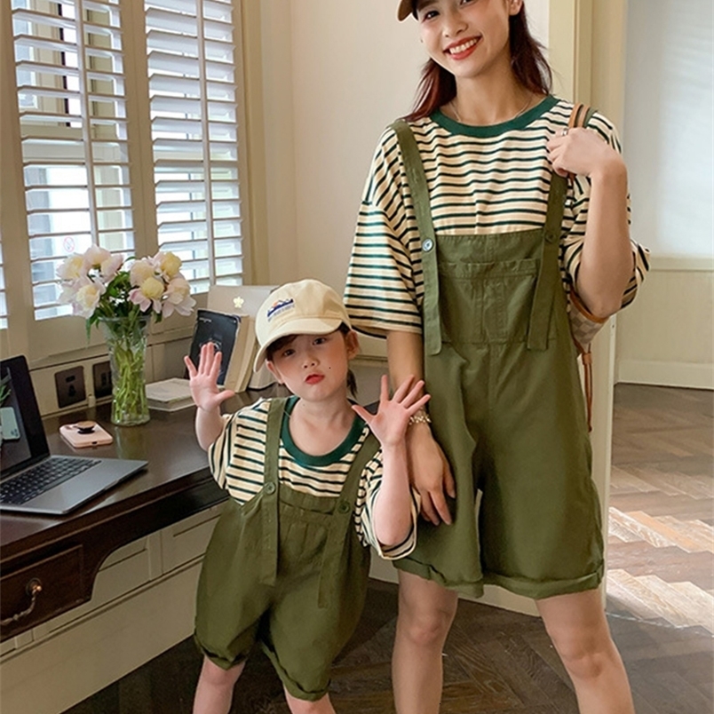 Family Matching Outfits Parent-child Striped Short-sleeved Overalls Two-piece Korean Version Mother-daughter Girl's Denim Suit 4-6y 230506
