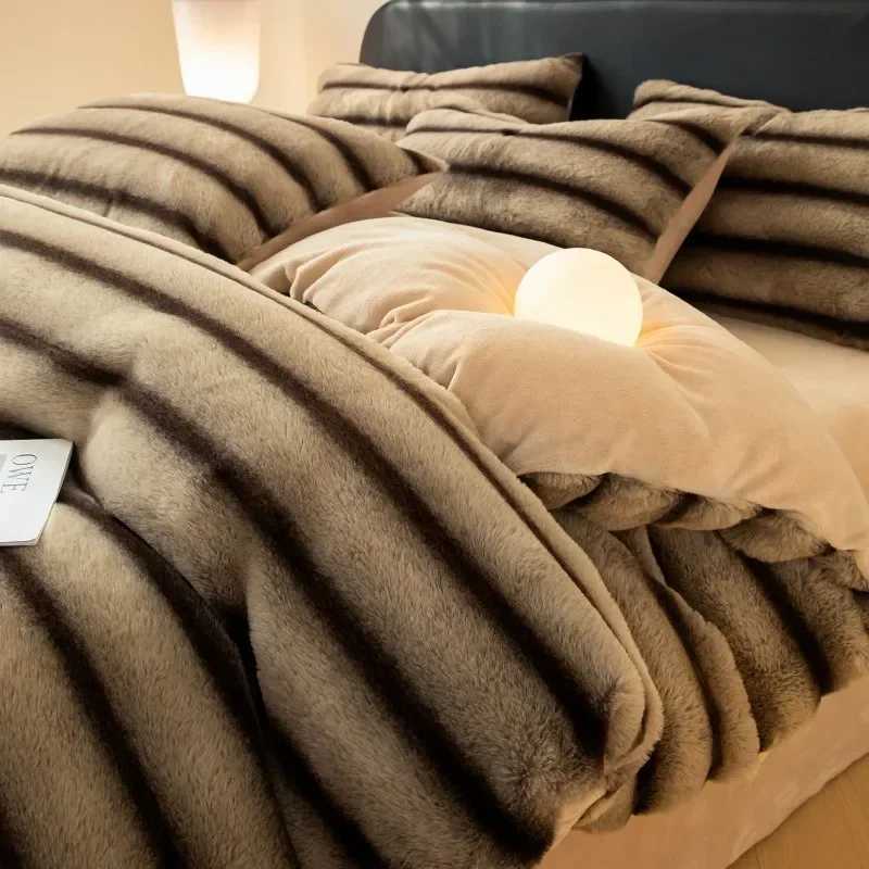 Winter Thick Warm Luxury Bedding Set Include Quilt Cover Sheet Pillowcase Solid Color Coral Velvet Soft Queen Duvet Cover Set Z250929