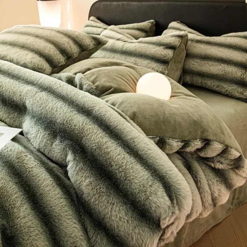 Winter Thick Warm Luxury Bedding Set Include Quilt Cover Sheet Pillowcase Solid Color Coral Velvet Soft Queen Duvet Cover Set Z250929