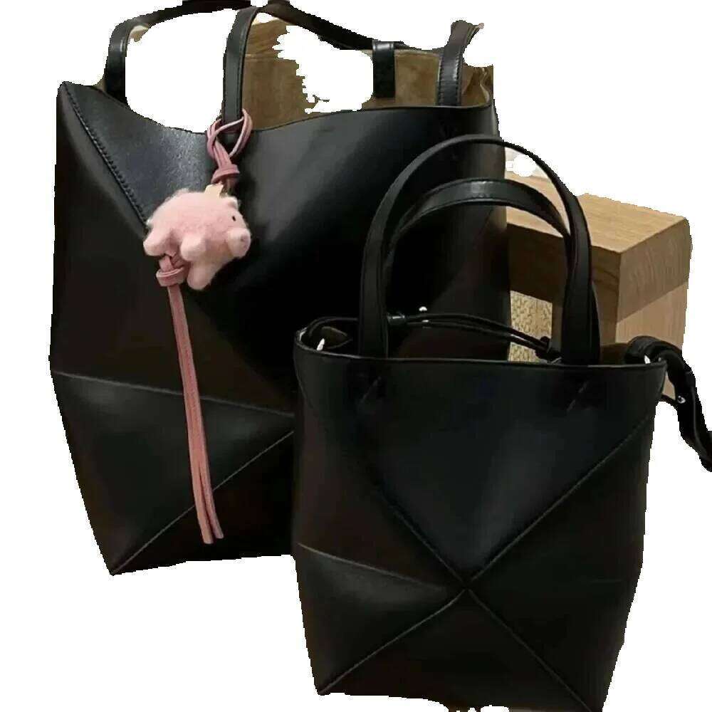 Large Capacity Leather Tote Foldable Geometric Design Single Shoulder Slant Cross Handbag Simple Commuter Bag Trendy bag