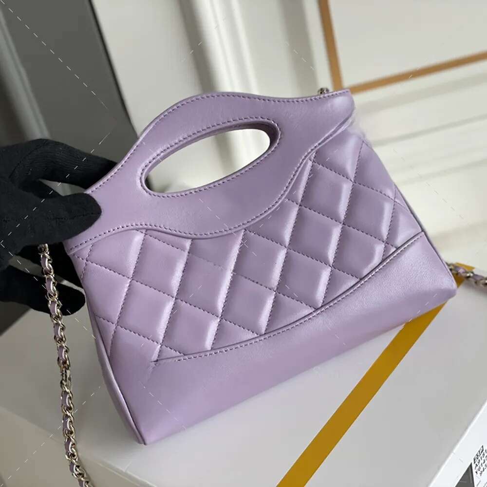 Elegant Mirror Finish Calveskin Leather Crossbody Pouch Featuring a Stylish Chain Strap