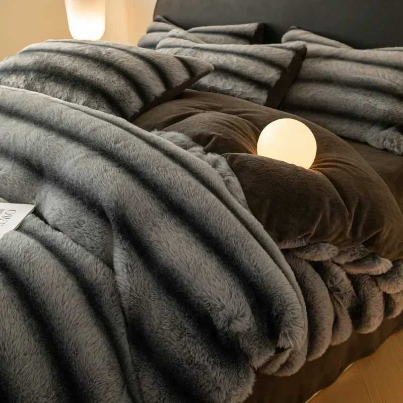 Winter Thick Warm Luxury Bedding Set Include Quilt Cover Sheet Pillowcase Solid Color Coral Velvet Soft Queen Duvet Cover Set Z250929