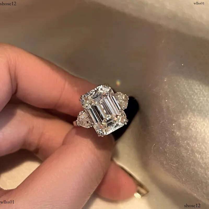 4CT Moissanite Dia Wedding Rings Jewelry Stunning Real 100% Sterling Sier Emerald Cut Gemstones Party Eternity Women Bridal Ring For Lover Gift